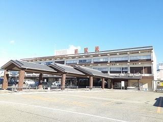 近くの松阪駅まで2,200m（徒歩28分）