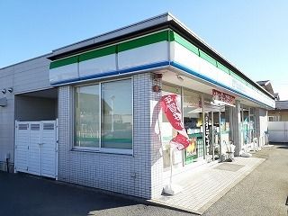 近くのファミリーマートまで850m（徒歩11分）