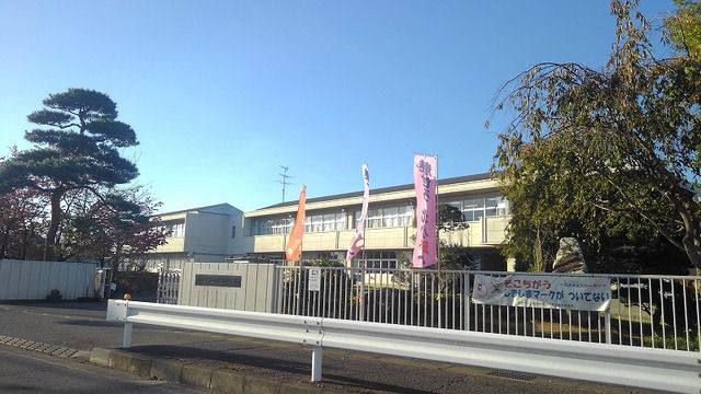 近くの羽生市立羽生北小学校まで500m(徒歩7分)