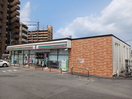 近くのセブンイレブン長嶺西１丁目店まで260m（徒歩4分）