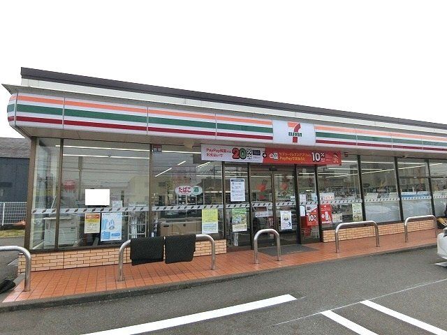 近くのセブンイレブン大垣安井町3丁目まで988m（徒歩13分）