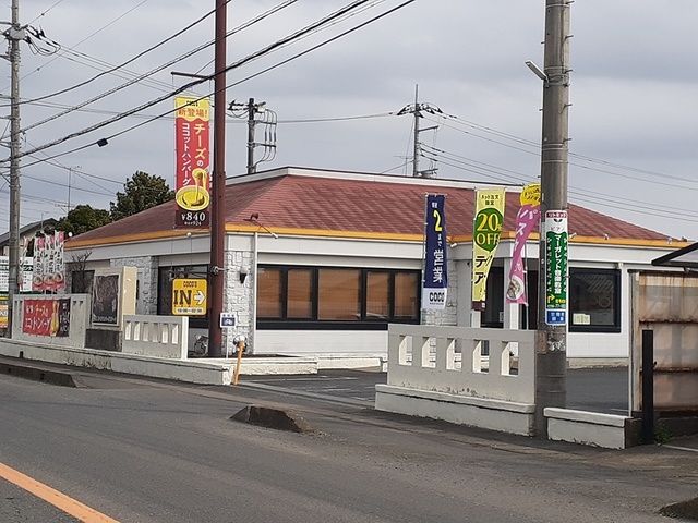 近くのココス友部店まで1,100m(徒歩14分)