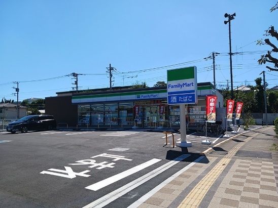 近くのファミリーマートまで450m(徒歩6分)