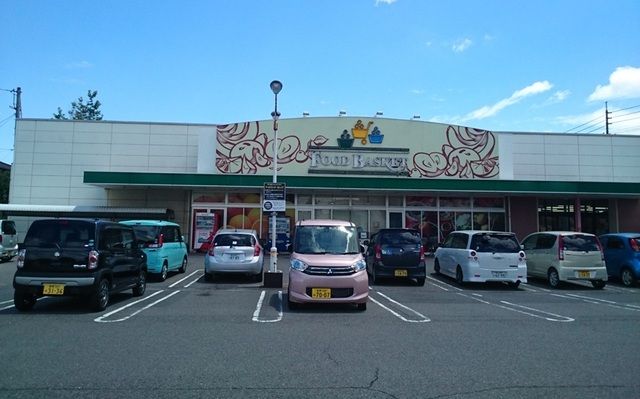 近くのニシナ神田店まで750m(徒歩10分)
