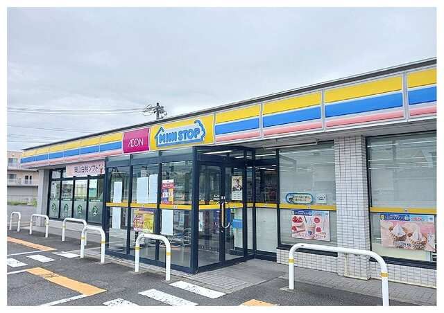 近くのミニストップ鈴鹿庄野店まで650m（徒歩9分）
