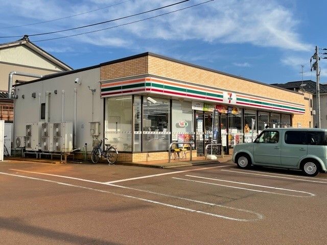 近くのセブンイレブンまで600m（徒歩8分）