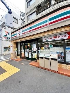 近くのセブン-イレブン北区昭和町店まで10m（徒歩1分）