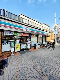 近くのセブンイレブン北区豊島6丁目店まで330m（徒歩5分）