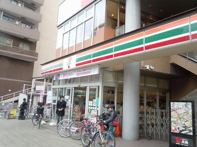 近くのセブンイレブンまで300m（徒歩4分）