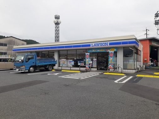 近くのコンビニまで500m（徒歩7分）