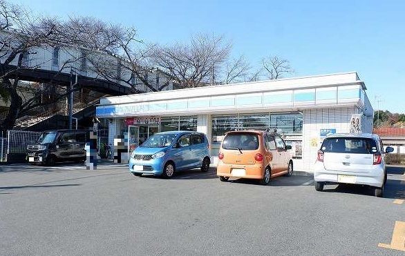 近くのローソン 西武武蔵大和駅前店まで350m（徒歩5分）