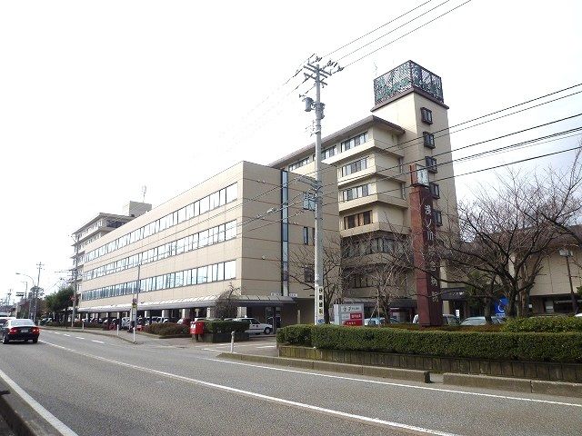 近くの浅ノ川総合病院まで1,800m（徒歩23分）