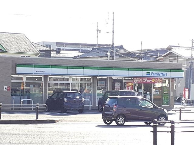 近くのコンビニまで700m（徒歩9分）