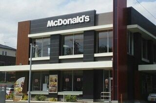 近くのマクドナルドまで1,200m（徒歩15分）