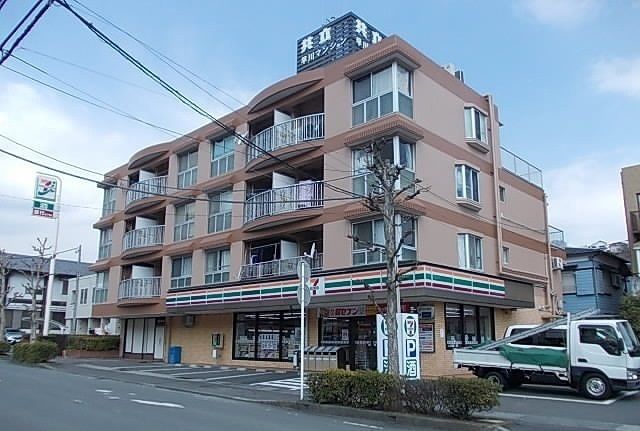 近くのセブンイレブン早川店まで240m（徒歩3分）
