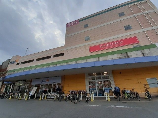 近くのスーパーまで725m（徒歩10分）