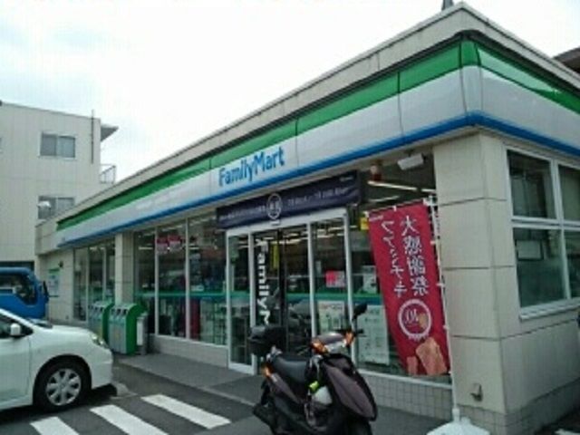 近くのコンビニまで23m（徒歩1分）