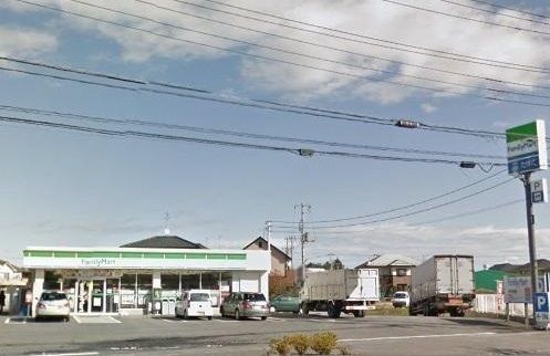 近くのファミリーマート高場店まで450m(徒歩6分)