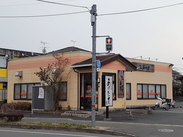 近くのあげたて江津店まで190m（徒歩3分）