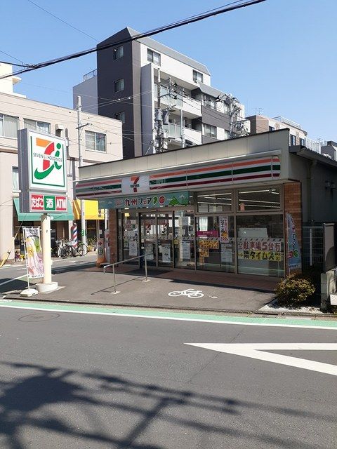 近くのセブンイレブンまで4m（徒歩1分）