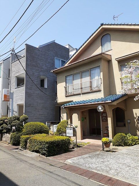 近くの清水歯科まで1m（徒歩1分）