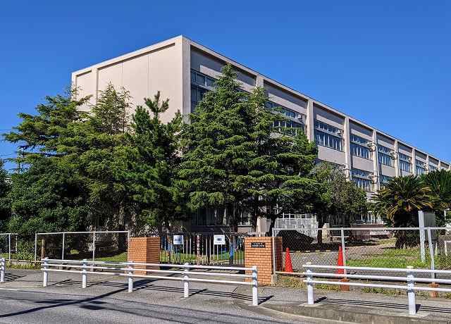 近くの市立第二小学校まで550m（徒歩7分）