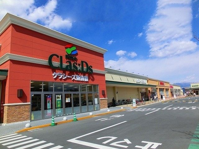 近くのフレッセイクラシーズ新前橋まで650m（徒歩9分）