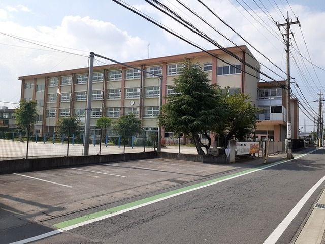 近くの前橋市立東小学校まで1,600m（徒歩20分）