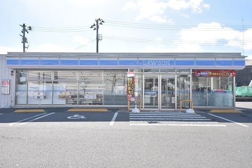 近くのコンビニまで700m（徒歩9分）