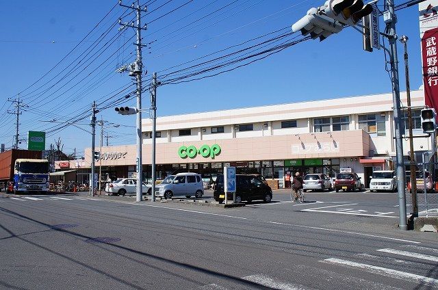 近くのコープみらい　コープ指扇店まで600m（徒歩8分）