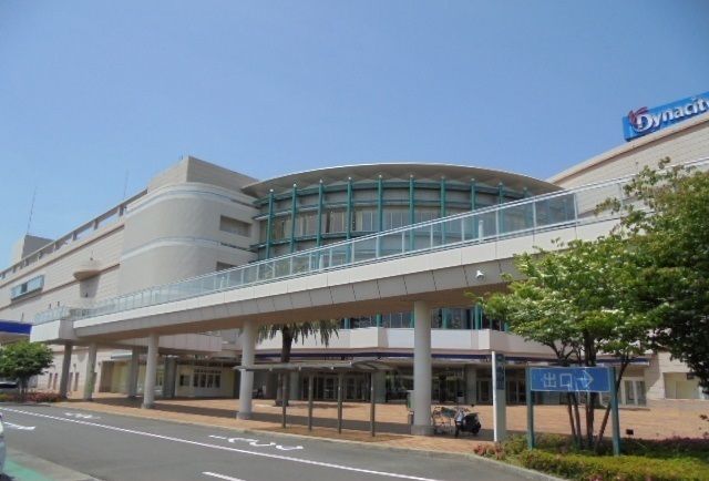 近くのスーパーまで850m（徒歩11分）