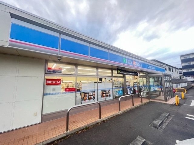近くのローゾン富沢２丁目北店まで150m（徒歩2分）