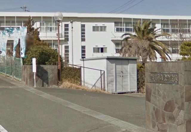 近くの掛川市立東中学校まで650m（徒歩9分）