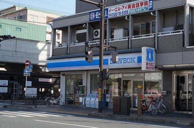 近くのローソンまで700m（徒歩9分）