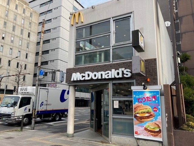 近くの飲食店まで100m（徒歩2分）