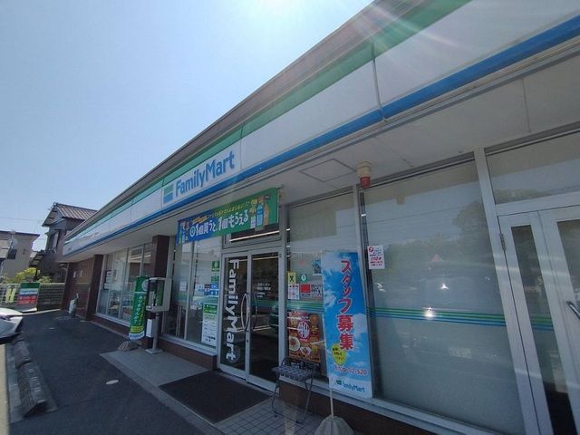 近くのファミリーマートまで400m(徒歩5分)