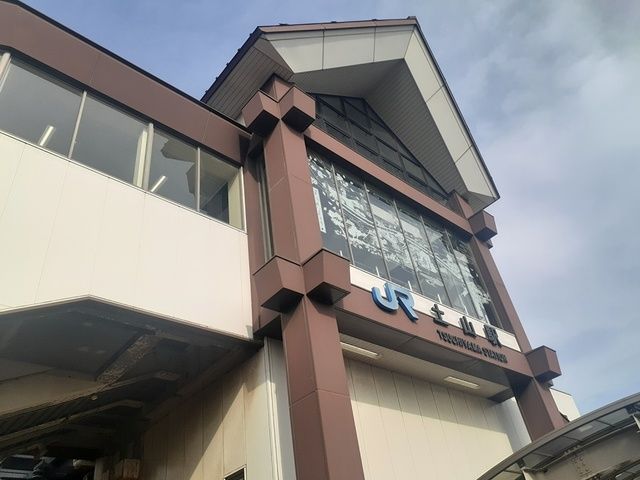 近くのJR土山駅まで1,295m（徒歩17分）