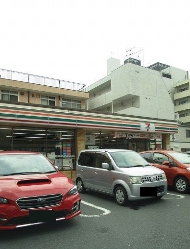 近くのセブンイレブンまで250m（徒歩4分）