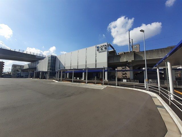 近くの駅まで1,800m（徒歩23分）