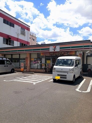 近くのセブンイレブン前野町3丁目店まで82m(徒歩2分)