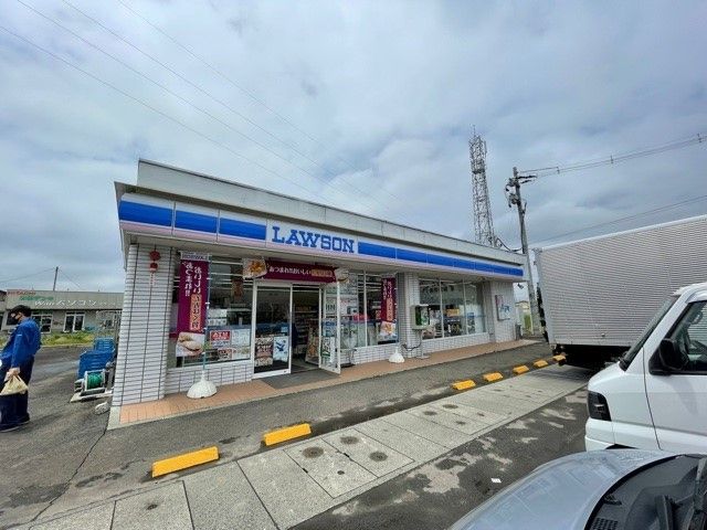 近くのローソン角田バイパス店まで500m(徒歩7分)