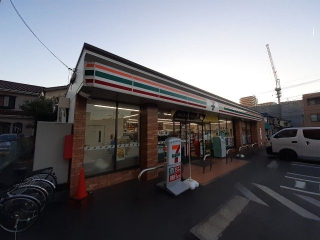 近くのセブンイレブンまで30m（徒歩1分）