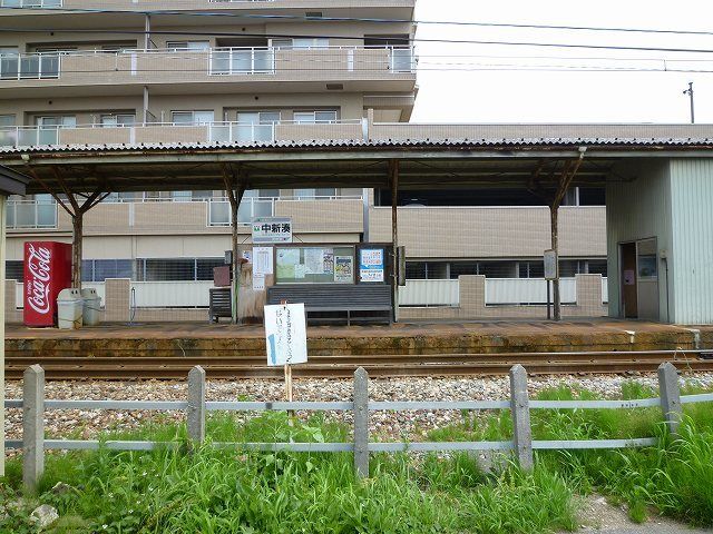近くの万葉線「中新湊駅」まで1,100m（徒歩14分）