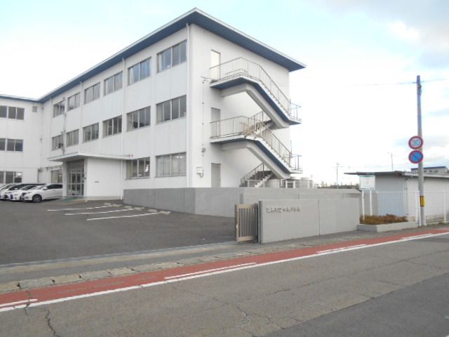 近くの小学校まで280m（徒歩4分）