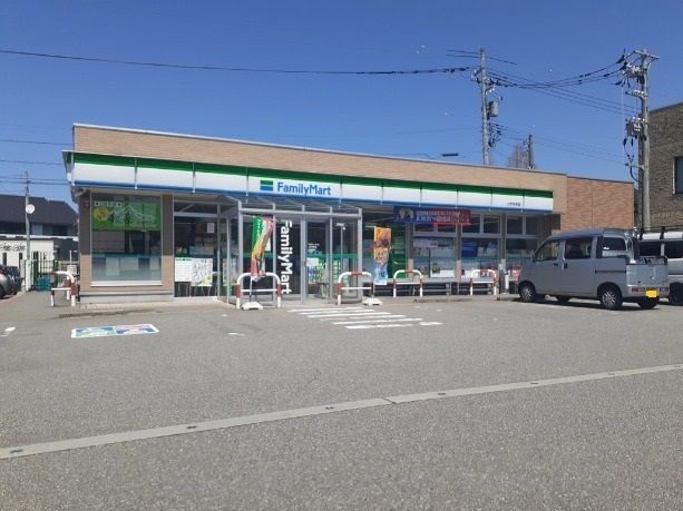 近くのコンビニまで900m（徒歩12分）