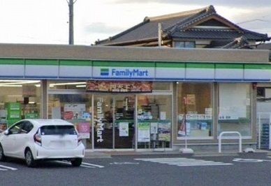 近くのファミリーマート井ヶ谷町店まで500m(徒歩7分)