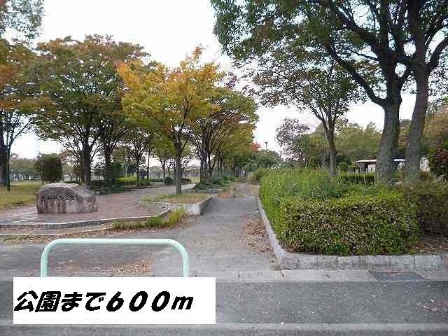 近くの宝神中央公園まで600m（徒歩8分）