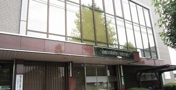 近くの銀行まで800m（徒歩10分）