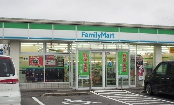 近くのファミリーマート玉造温泉店まで1,400m（徒歩18分）