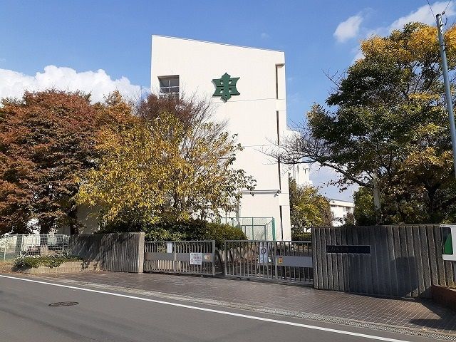 近くの中学校まで200m（徒歩3分）